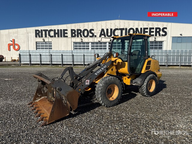 2014 Volvo L25F Wheel Loader - Gumikerekes homlokrakodó: 2 kép. 2014 Volvo L25F Wheel Loader - Gumikerekes homlokrakodó: 2 kép.
