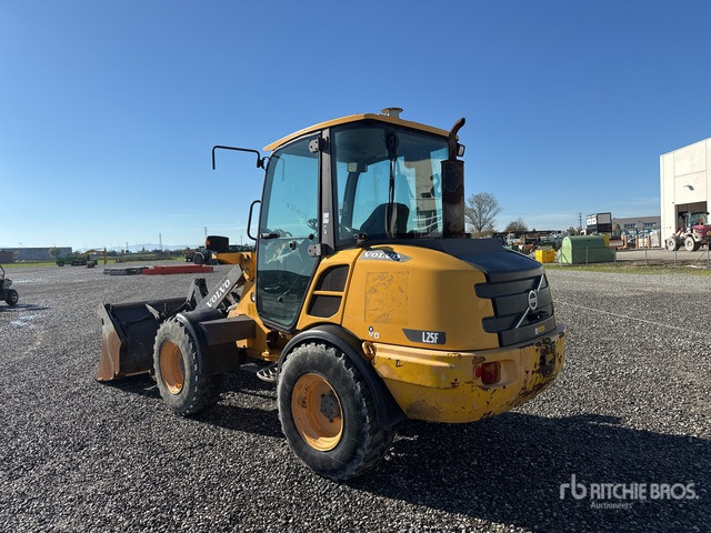 2014 Volvo L25F Wheel Loader - Gumikerekes homlokrakodó: 3 kép. 2014 Volvo L25F Wheel Loader - Gumikerekes homlokrakodó: 3 kép.