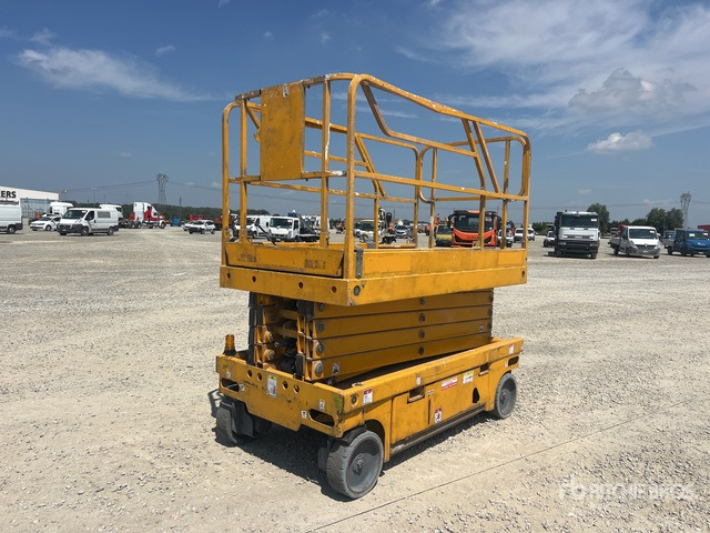 2015 Haulotte Compact 12 Electric (Inoperable) Scissor Lift - Ollós emelő: 4 kép. 2015 Haulotte Compact 12 Electric (Inoperable) Scissor Lift - Ollós emelő: 4 kép.