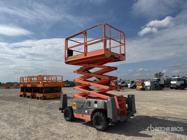 2015 Haulotte Compact12DX Diesel Scissor Lift - Ollós emelő: 4 kép. 2015 Haulotte Compact12DX Diesel Scissor Lift - Ollós emelő: 4 kép.