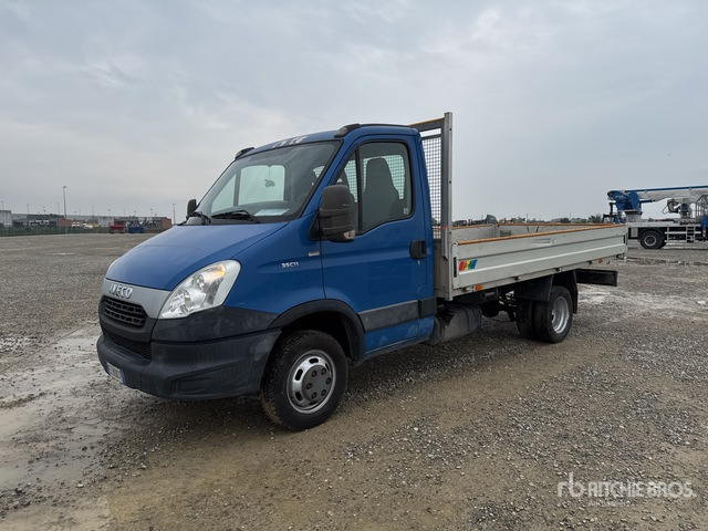 2015 Iveco Daily 35C11 Autocarro cassone fisso - Platós kisteherautó: 2 kép. 2015 Iveco Daily 35C11 Autocarro cassone fisso - Platós kisteherautó: 2 kép.