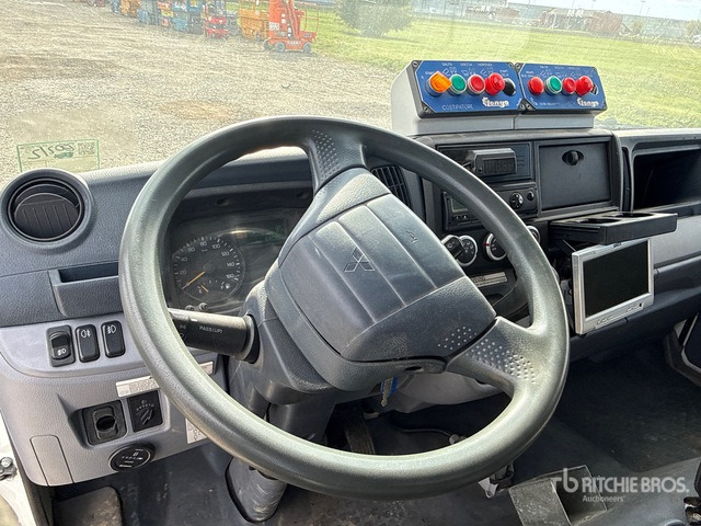 2015 Mitsubishi Fuso Canter 7C15 Van Truck - Szemetesautó: 5 kép. 2015 Mitsubishi Fuso Canter 7C15 Van Truck - Szemetesautó: 5 kép.