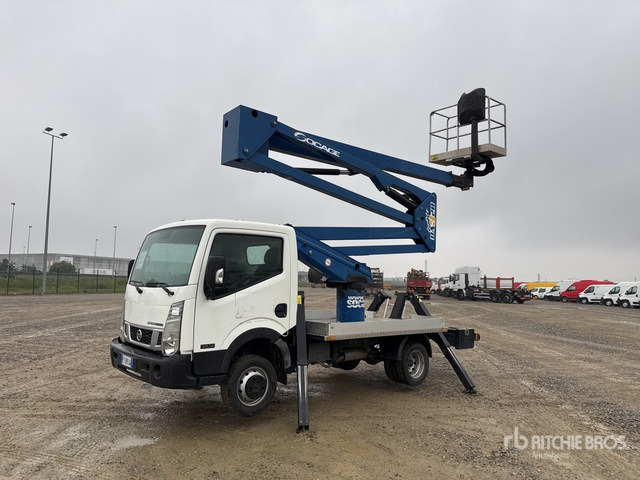 2015 Nissan Cabstar 35.12 2015 Socage DA 320 20 m on Bucket Truck - Emelőkosaras teherautó: 2 kép. 2015 Nissan Cabstar 35.12 2015 Socage DA 320 20 m on Bucket Truck - Emelőkosaras teherautó: 2 kép.