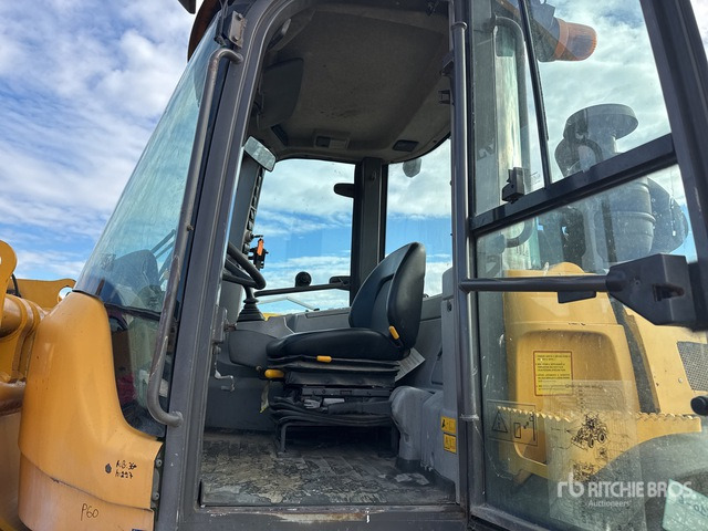 2015 Volvo L45G Wheel Loader - Gumikerekes homlokrakodó: 5 kép. 2015 Volvo L45G Wheel Loader - Gumikerekes homlokrakodó: 5 kép.
