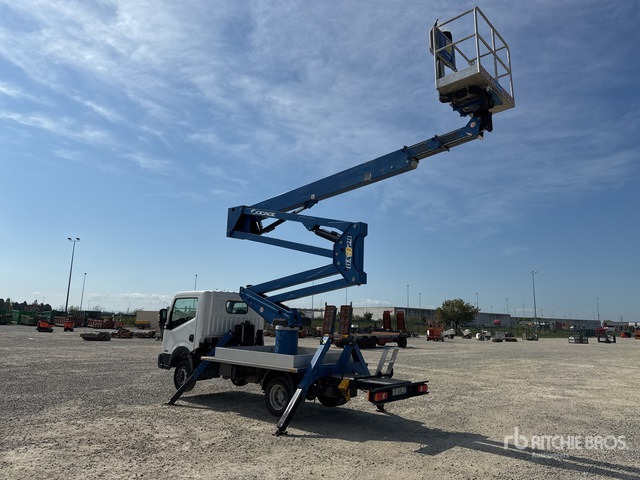 2016 Nissan Cabstar 35.12 2016 Socage DA324 EU5B 24 m on Bucket Truck - Emelőkosaras teherautó: 3 kép. 2016 Nissan Cabstar 35.12 2016 Socage DA324 EU5B 24 m on Bucket Truck - Emelőkosaras teherautó: 3 kép.