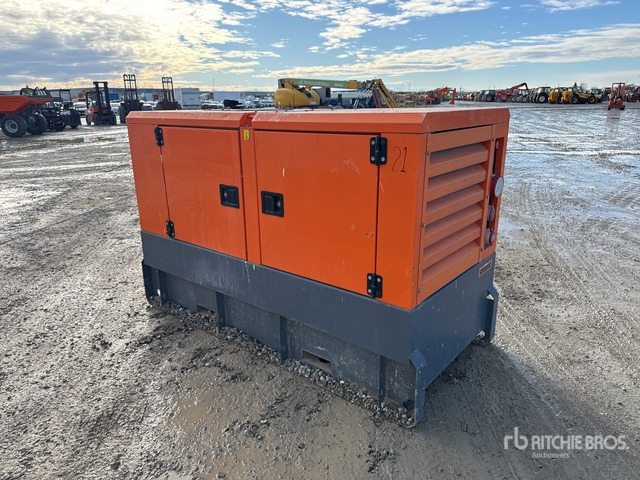 2017 Atlas Copco QAS40 40 kVA Generator Set - Áramfejlesztő: 3 kép. 2017 Atlas Copco QAS40 40 kVA Generator Set - Áramfejlesztő: 3 kép.