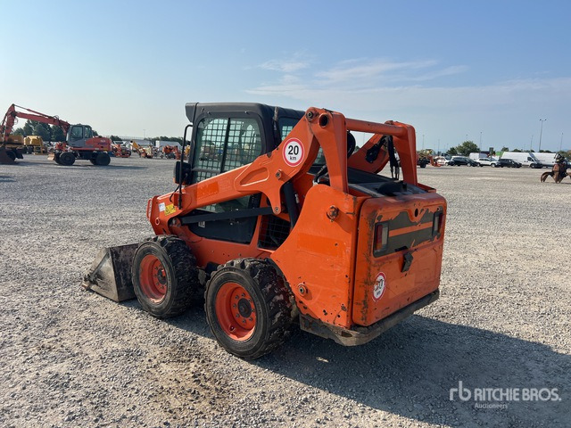 2017 Bobcat S530 High Flow Skid Steer Loader - Mini homlokrakodó: 3 kép. 2017 Bobcat S530 High Flow Skid Steer Loader - Mini homlokrakodó: 3 kép.