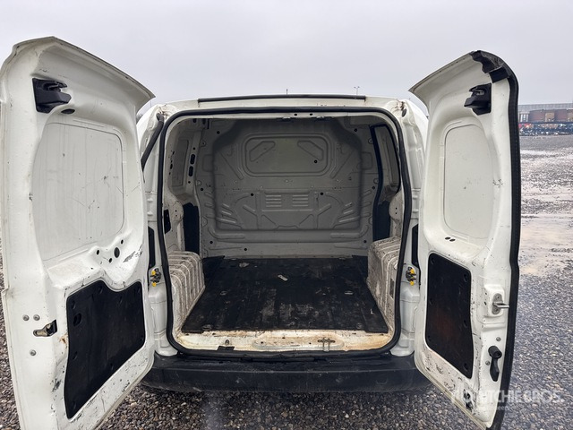 2017 Fiat Fiorino Van Truck - Dobozos felépítményű teherautó: 4 kép. 2017 Fiat Fiorino Van Truck - Dobozos felépítményű teherautó: 4 kép.