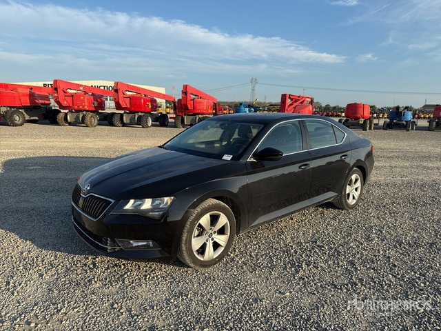 2018 Skoda Superb Autovettura - Autó: 1 kép. 2018 Skoda Superb Autovettura - Autó: 1 kép.