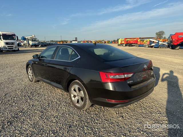 2018 Skoda Superb Autovettura - Autó: 3 kép. 2018 Skoda Superb Autovettura - Autó: 3 kép.