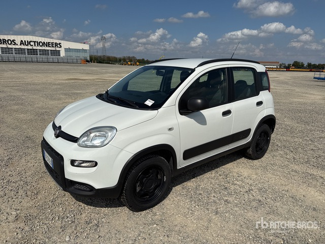 2019 Fiat Panda Autovettura - Autó: 2 kép. 2019 Fiat Panda Autovettura - Autó: 2 kép.