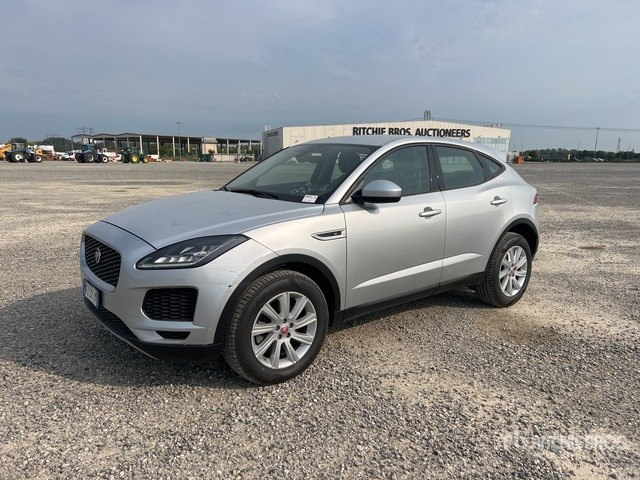2019 Jaguar E-Pace D150 Automobile - Autó: 2 kép. 2019 Jaguar E-Pace D150 Automobile - Autó: 2 kép.