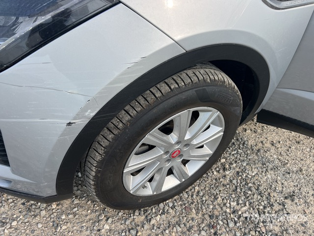 2019 Jaguar E-Pace D150 Automobile - Autó: 5 kép. 2019 Jaguar E-Pace D150 Automobile - Autó: 5 kép.