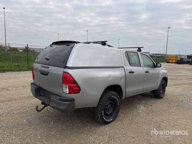 2019 Toyota Hilux Crew Cab Pickup - Pickup: 3 kép. 2019 Toyota Hilux Crew Cab Pickup - Pickup: 3 kép.