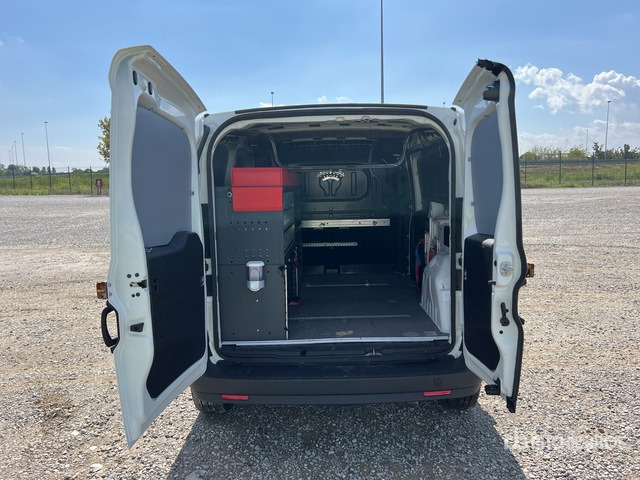 2020 Fiat Doblo CARGO MAXI 1.6 MJET 120CV LOUNGE Van Truck - Kis furgon: 4 kép. 2020 Fiat Doblo CARGO MAXI 1.6 MJET 120CV LOUNGE Van Truck - Kis furgon: 4 kép.