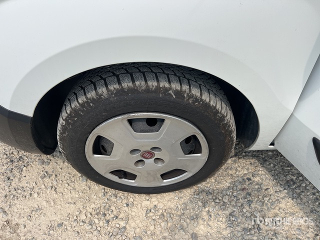 2020 Fiat Fiorino Autocarro furgonato - Kis furgon: 5 kép. 2020 Fiat Fiorino Autocarro furgonato - Kis furgon: 5 kép.