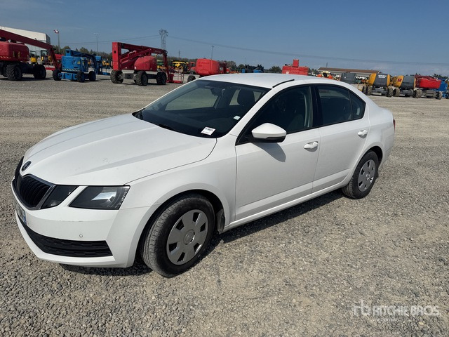 2020 Skoda Octavia Autovettura - Autó: 2 kép. 2020 Skoda Octavia Autovettura - Autó: 2 kép.