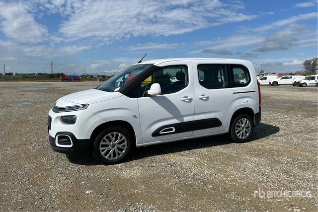 2021 Citroen Berlingo Autocarro furgonato - Kis furgon: 1 kép. 2021 Citroen Berlingo Autocarro furgonato - Kis furgon: 1 kép.
