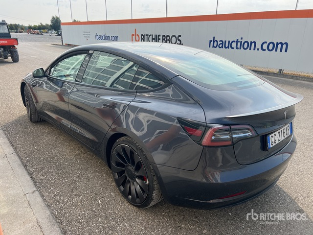 2021 Tesla Model 3 3 PERFORMANCE DUAL MOTOR 4WD Automobile - Autó: 3 kép. 2021 Tesla Model 3 3 PERFORMANCE DUAL MOTOR 4WD Automobile - Autó: 3 kép.