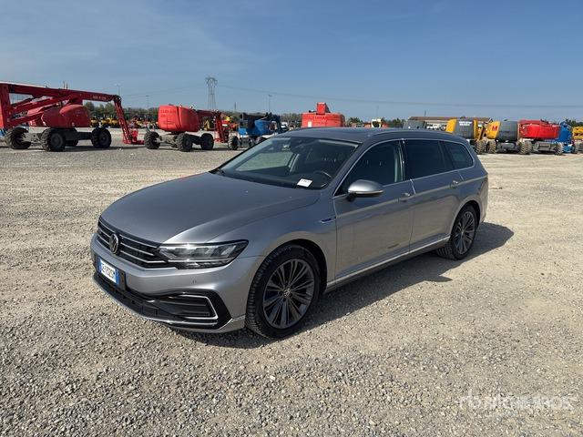 2021 Volkswagen Passat 1.4 PLUG IN HYBRID GTE DSG Station Wagon - Kombi: 2 kép. 2021 Volkswagen Passat 1.4 PLUG IN HYBRID GTE DSG Station Wagon - Kombi: 2 kép.