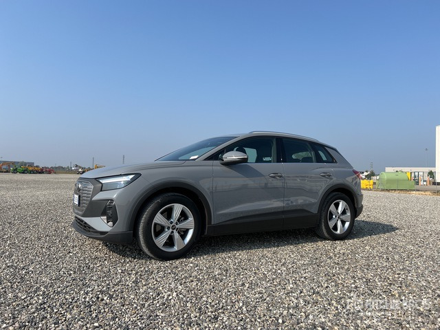 2023 Audi Q4 Electric E-TRON SUV - Terepjáró/ SUV: 2 kép. 2023 Audi Q4 Electric E-TRON SUV - Terepjáró/ SUV: 2 kép.