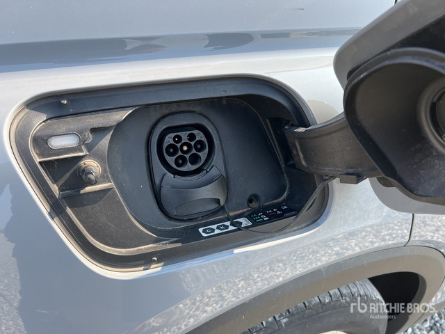 2023 Audi Q4 Electric E-TRON SUV - Terepjáró/ SUV: 4 kép. 2023 Audi Q4 Electric E-TRON SUV - Terepjáró/ SUV: 4 kép.