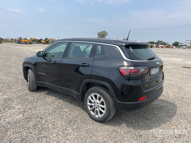 2023 Jeep Compass SP 1.5 SUV - Terepjáró/ SUV: 4 kép. 2023 Jeep Compass SP 1.5 SUV - Terepjáró/ SUV: 4 kép.