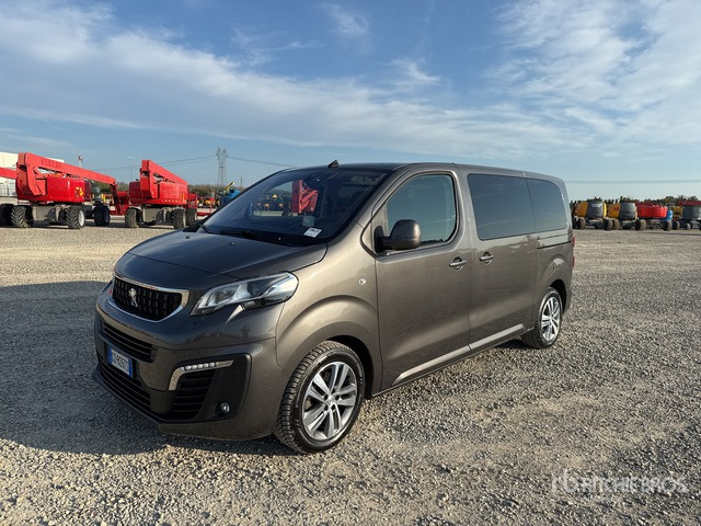 2024 Peugeot Traveller 8-Seat 2.0 BLUEHDI S&S Allure S ... Bus - Minibusz, Kisbusz: 1 kép. 2024 Peugeot Traveller 8-Seat 2.0 BLUEHDI S&S Allure S ... Bus - Minibusz, Kisbusz: 1 kép.