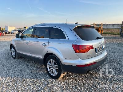 AUDI Q7 - Autó: 2 kép. AUDI Q7 - Autó: 2 kép.