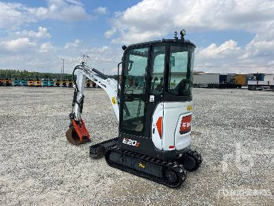BOBCAT E20Z - Minikotró: 2 kép. BOBCAT E20Z - Minikotró: 2 kép.