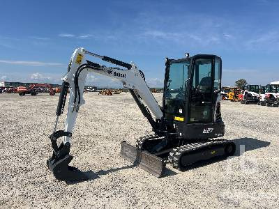 BOBCAT E27 - Minikotró: 1 kép. BOBCAT E27 - Minikotró: 1 kép.