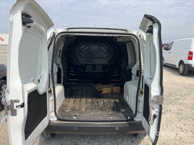 Fiat Fiorino Van Truck - Furgon: 5 kép. Fiat Fiorino Van Truck - Furgon: 5 kép.