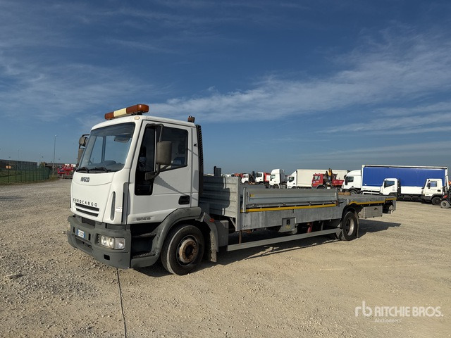 Iveco Eurocargo 120E18 Autocarro trasporto automobili - Vontató: 1 kép. Iveco Eurocargo 120E18 Autocarro trasporto automobili - Vontató: 1 kép.