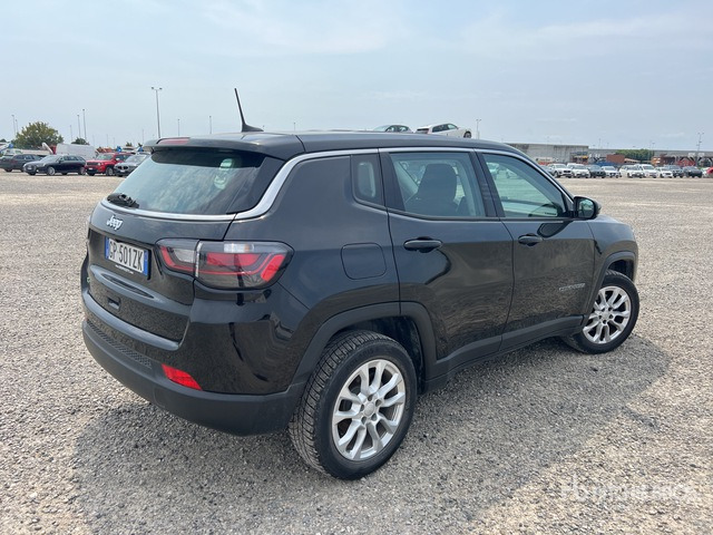 Jeep Compass SUV - Terepjáró/ SUV: 4 kép. Jeep Compass SUV - Terepjáró/ SUV: 4 kép.