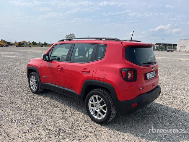 Jeep Renegade SUV - Terepjáró/ SUV: 3 kép. Jeep Renegade SUV - Terepjáró/ SUV: 3 kép.