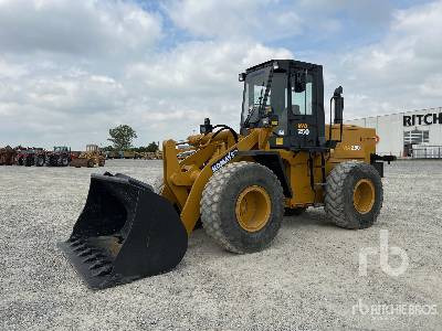 KOMATSU WA250-1 - Gumikerekes homlokrakodó: 1 kép. KOMATSU WA250-1 - Gumikerekes homlokrakodó: 1 kép.