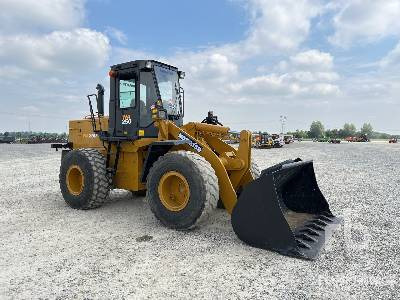 KOMATSU WA250-1 - Gumikerekes homlokrakodó: 4 kép. KOMATSU WA250-1 - Gumikerekes homlokrakodó: 4 kép.