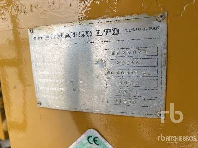 KOMATSU WA250-1 - Gumikerekes homlokrakodó: 5 kép. KOMATSU WA250-1 - Gumikerekes homlokrakodó: 5 kép.