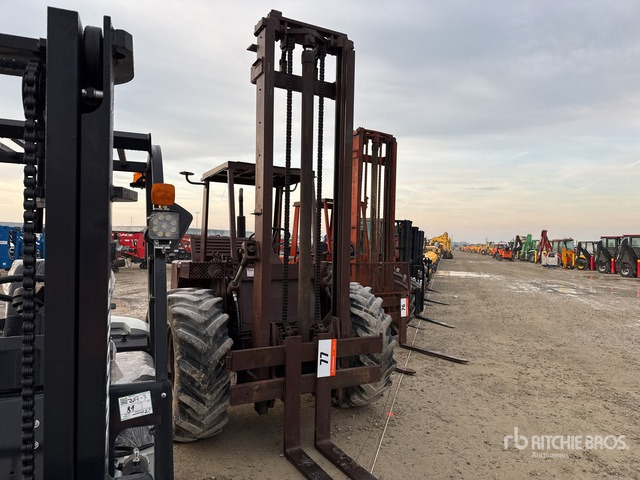 Manitou MB25G Rough Terrain Forklift - Terepjáró képességű targoncá: 1 kép. Manitou MB25G Rough Terrain Forklift - Terepjáró képességű targoncá: 1 kép.