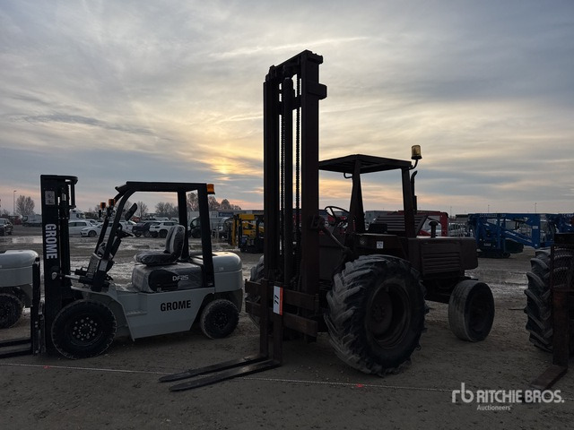 Manitou MB25G Rough Terrain Forklift - Terepjáró képességű targoncá: 2 kép. Manitou MB25G Rough Terrain Forklift - Terepjáró képességű targoncá: 2 kép.