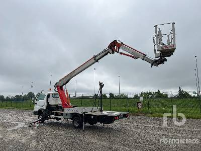 NISSAN CABSTAR 2004 Multitel Pagliero MJ 190 A ... - Emelőkosaras teherautó: 2 kép. NISSAN CABSTAR 2004 Multitel Pagliero MJ 190 A ... - Emelőkosaras teherautó: 2 kép.