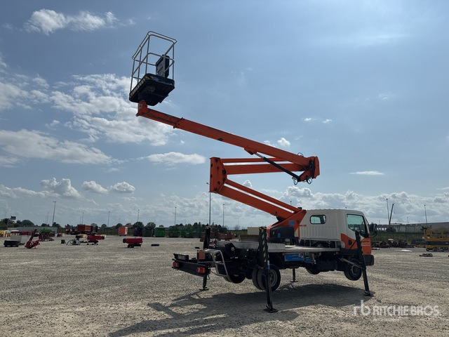 Nissan Cabstar 35.12 Piattaforma autocarrata - Emelőkosaras teherautó: 4 kép. Nissan Cabstar 35.12 Piattaforma autocarrata - Emelőkosaras teherautó: 4 kép.
