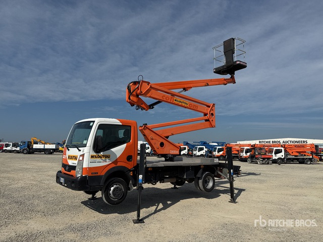 Nissan Cabstar 35.12 Piattaforma autocarrata - Emelőkosaras teherautó: 2 kép. Nissan Cabstar 35.12 Piattaforma autocarrata - Emelőkosaras teherautó: 2 kép.