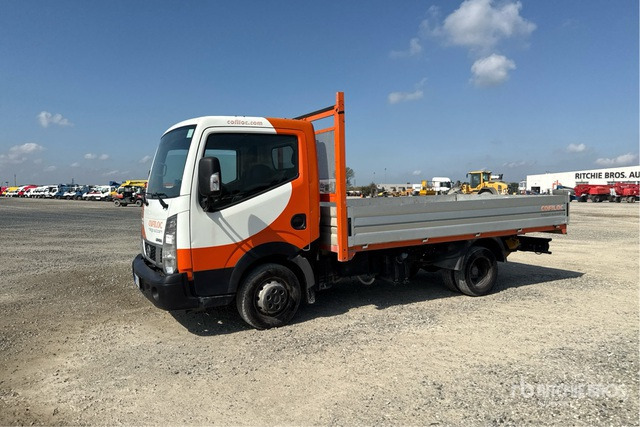 Nissan Cabstar NT400 Autocarro cassone fisso - Platós teherautó: 1 kép. Nissan Cabstar NT400 Autocarro cassone fisso - Platós teherautó: 1 kép.