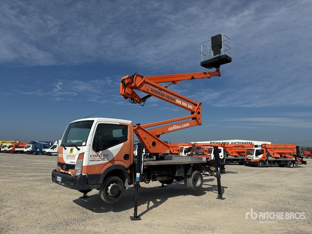 Nissan Cabstar Piattaforma autocarrata - Emelőkosaras teherautó: 2 kép. Nissan Cabstar Piattaforma autocarrata - Emelőkosaras teherautó: 2 kép.