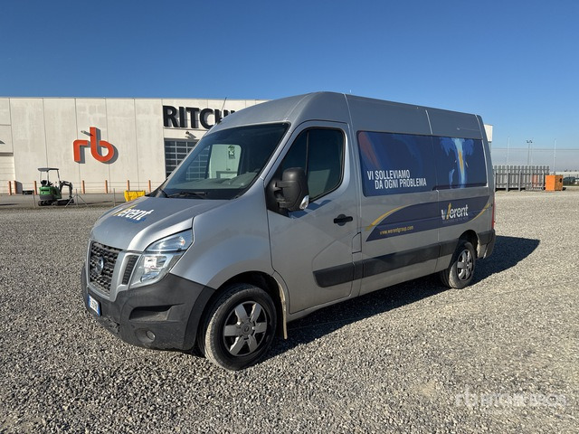 Nissan NV400 Van Truck - Dobozos felépítményű teherautó: 2 kép. Nissan NV400 Van Truck - Dobozos felépítményű teherautó: 2 kép.