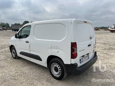 PEUGEOT PARTNER L1 BLUEHDI 100CV PREMIUM - Dobozos felépítményű teherautó: 2 kép. PEUGEOT PARTNER L1 BLUEHDI 100CV PREMIUM - Dobozos felépítményű teherautó: 2 kép.