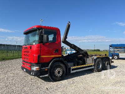 SCANIA 124L420 6x2 - Horgos rakodó teherautó: 2 kép. SCANIA 124L420 6x2 - Horgos rakodó teherautó: 2 kép.