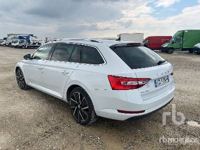 SKODA SUPERB WAGON 2.0 TDI EVO 150CV EXECUTIVE - Autó: 2 kép. SKODA SUPERB WAGON 2.0 TDI EVO 150CV EXECUTIVE - Autó: 2 kép.