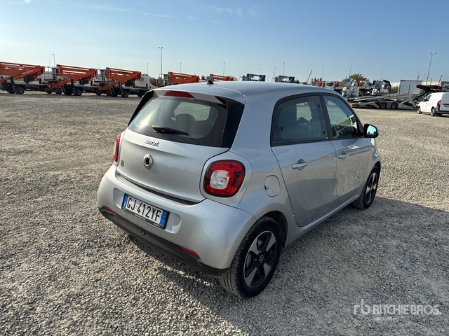 SMART EQ Automobile - Autó: 4 kép. SMART EQ Automobile - Autó: 4 kép.